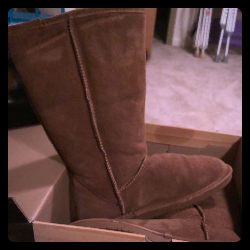 Taupe Like New BearPaw Boots